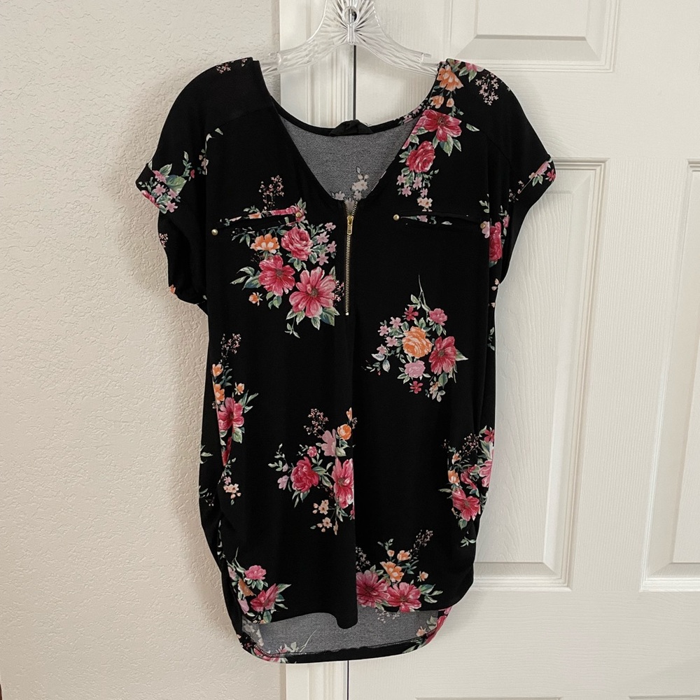 Sweet Wanderer black and floral maternity top. Size medium